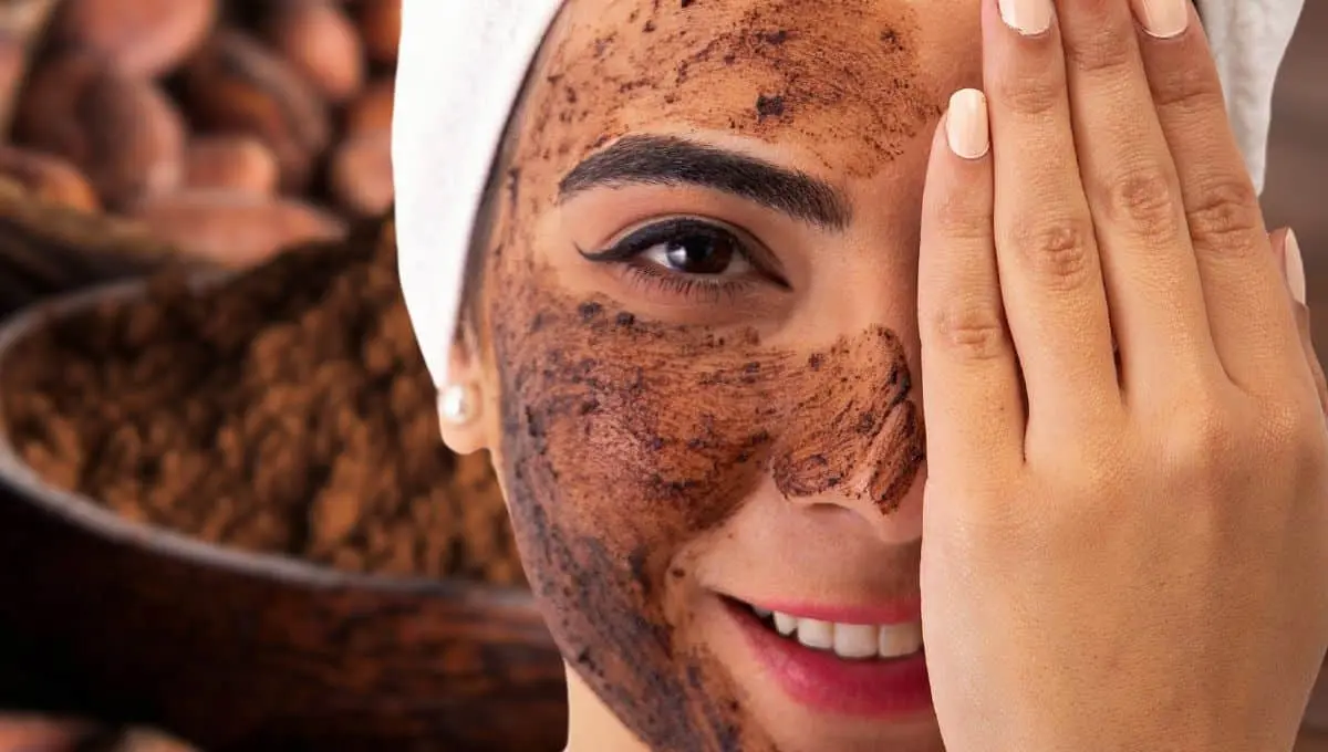 Esta mascarilla es perfecta para reducir signos de la edad / Pexels, Canva