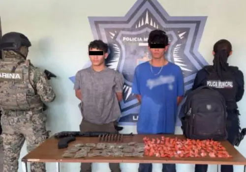 "Caen" dos con droga y "cuerno de chivo" en Misión del Real