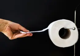 El papel de baño económico que podrías estar subestimando, pero es tan bueno como el Cottonelle Elegance