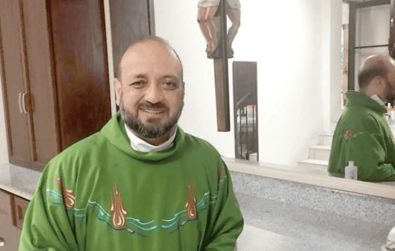 El padre José Luis Cerra se caracteriza por tener mucha actividad en redes sociales.