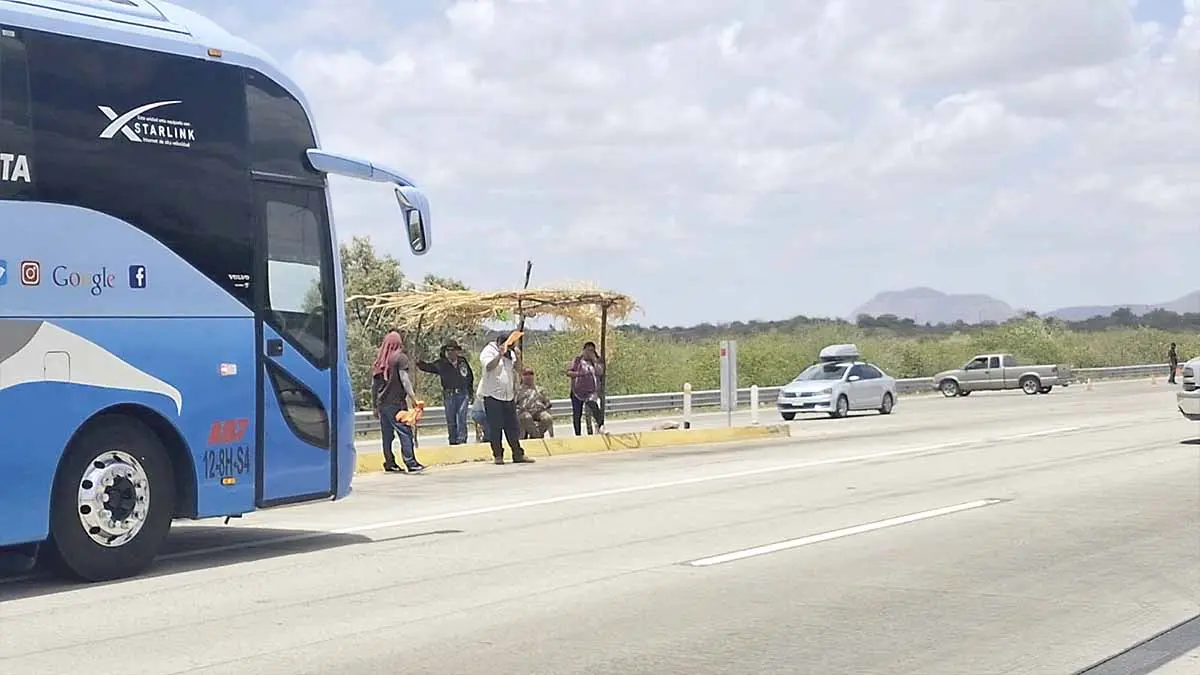 Continúan Yaquis bloqueos carreteros