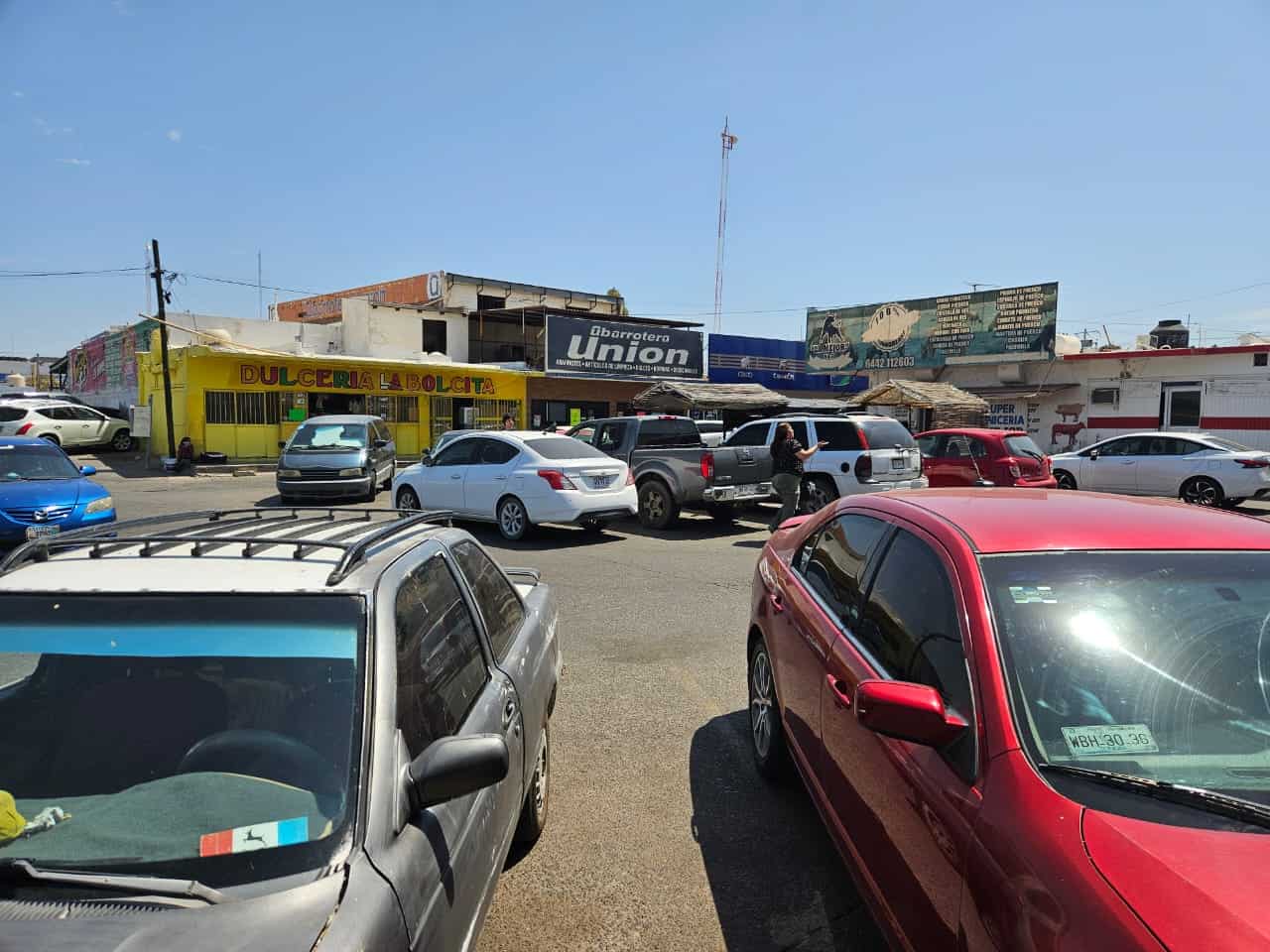 No decaen ventas en el Mercadito, en verano