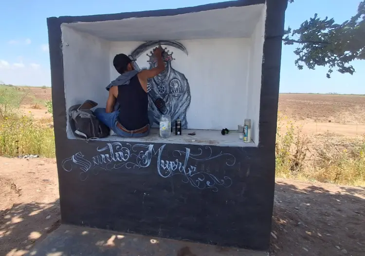 Reconstruyen altar a la Santa Muerte en Pueblo Yaqui