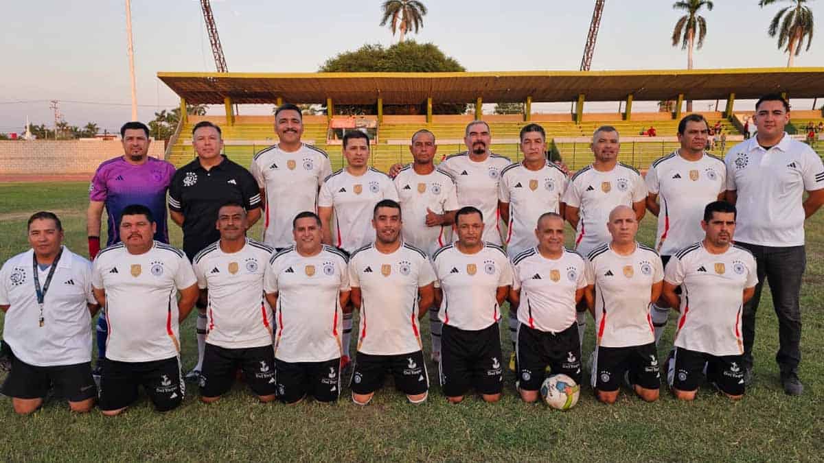 Chivas golea a Ucay en Futbol Máster Oro