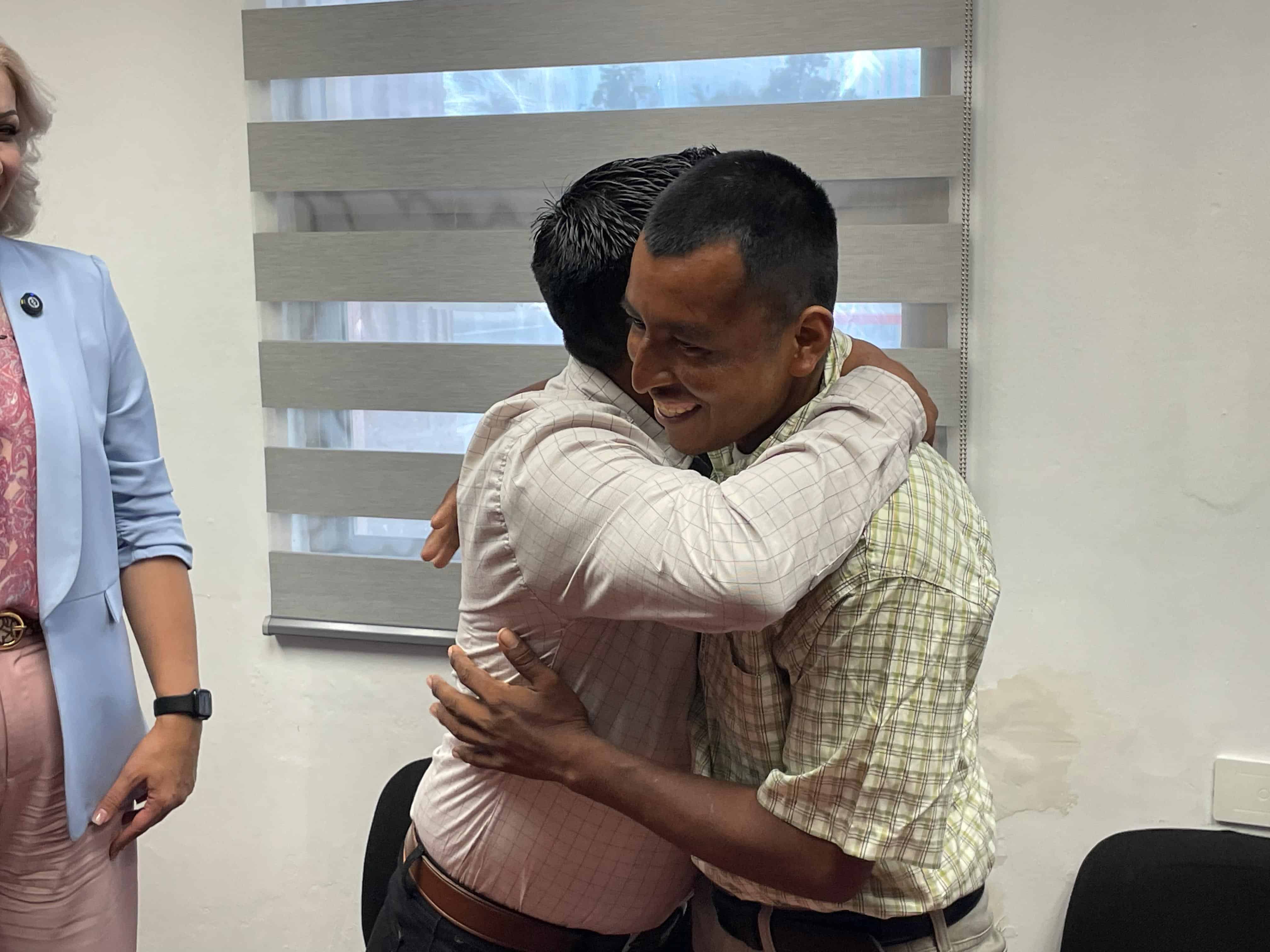 Tras 14 años en las calles de Cajeme, Fidencio vuelve a ver a su familia