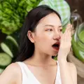 Con solo 7 ingredientes prepara este jugo verde para eliminar el mal aliento de forma natural