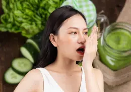 Con solo 7 ingredientes prepara este jugo verde para eliminar el mal aliento de forma natural