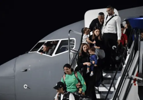 SRE evacúa a 183 mexicanos de zonas de conflicto en Medio Oriente