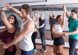 ¿Te gusta bailar? Estos son los beneficios para la salud, según expertos