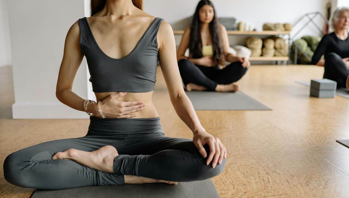 Con esta postura de yoga podrás lucir un abdomen tonificado sin hacer abdominales