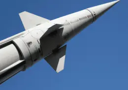 Este país se perfila como nueva potencia nuclear: podría superar a EE.UU. y Rusia en 2035
