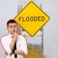 ¿Te agarró la inundación en la carretera? Así deben actuar los conductores, según expertos