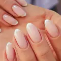 Nail art: 5 diseños de uñas ‘Micro french’ elegantes y sencillas para la oficina