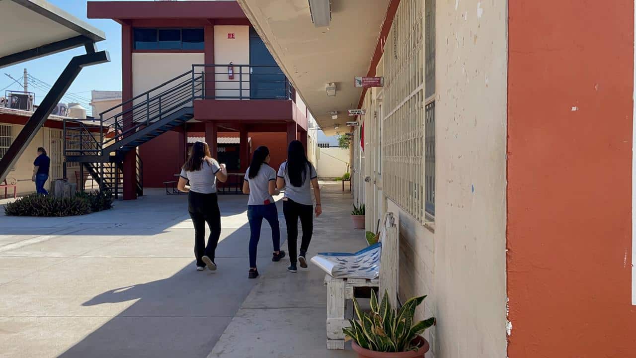 Van normalistas por prácticas en escuelas de nivel superior en Obregón