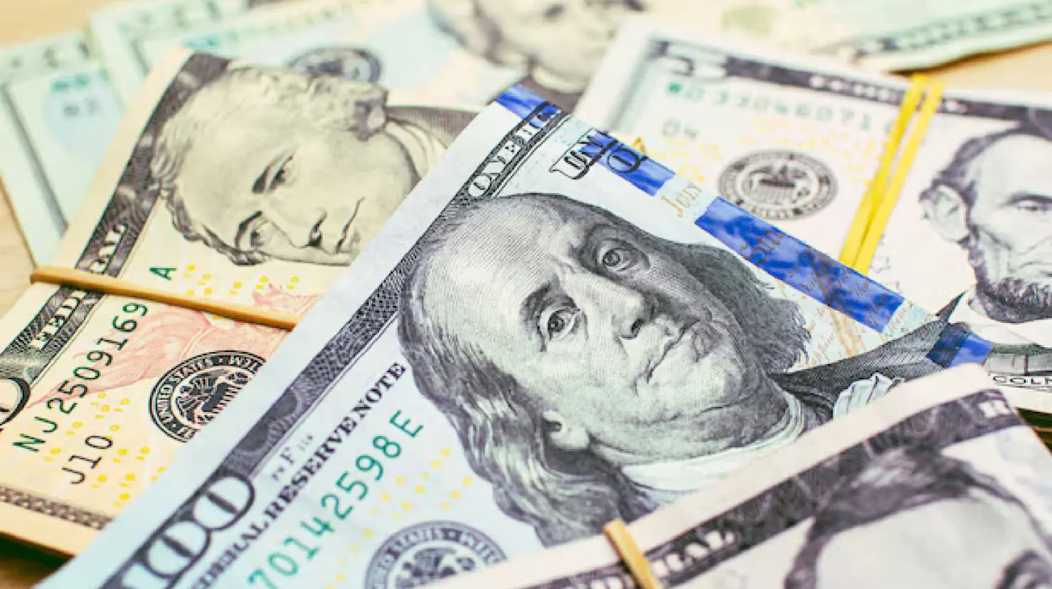 Precio del dólar hoy, viernes 27 de junio: El peso se beneficia por recientes decisiones de política monetaria 
