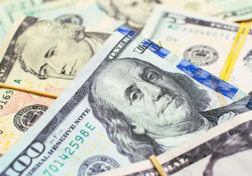 Precio del dólar hoy, viernes 27 de junio: El peso se beneficia por recientes decisiones de política monetaria 
