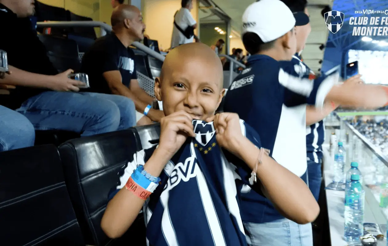 La pequeña cumplió su sueño de ver ir a apoyar a su equipo.