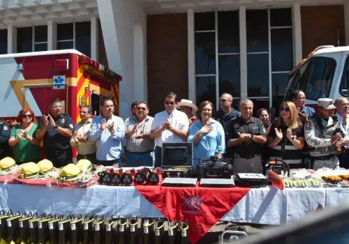 Equipan a Bomberos con nuevas unidades