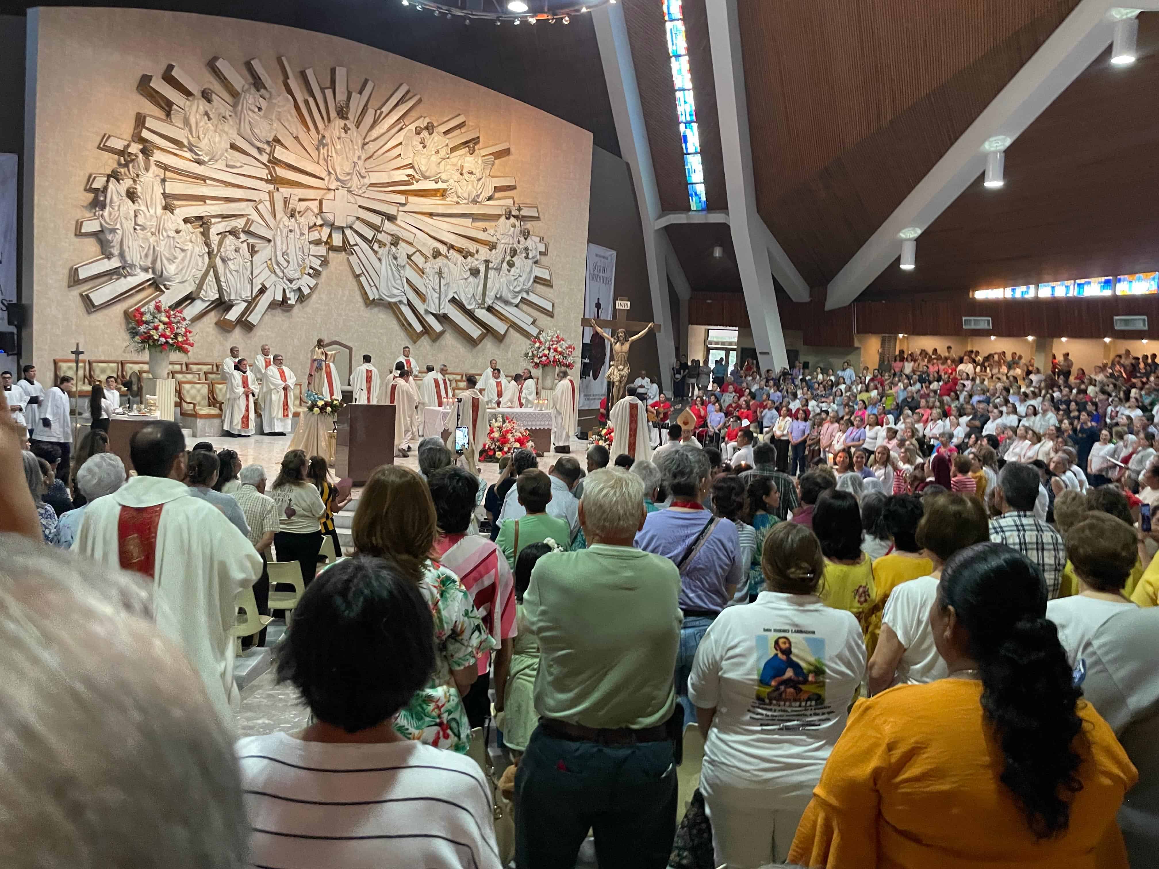 Cientos se unen a la fiesta del Sagrado Corazón de Jesús en Ciudad Obregón