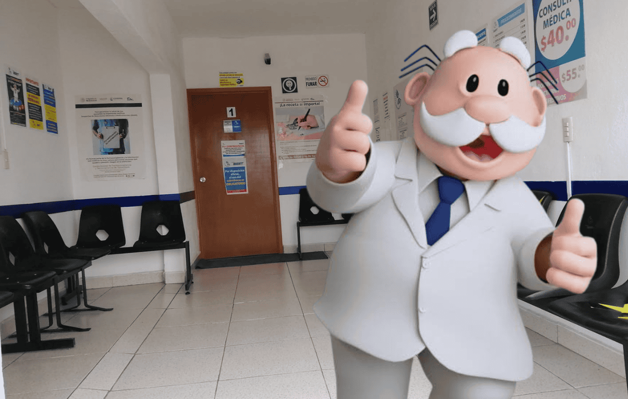 ¿Cómo se financian los consultorios de Farmacias Similares y cuántas consultas ofrecen al año?