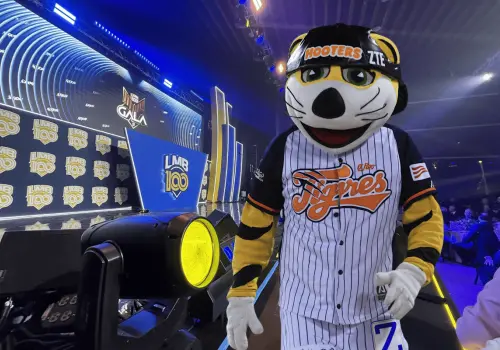 El Tigre Chacho es homenajeado en la Gala de la LMB por su trayectoria como mascota del beisbol mexicano