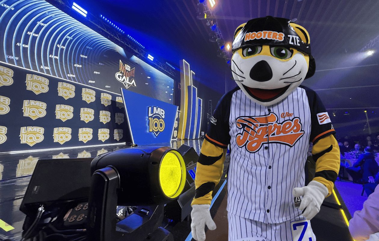 El Tigre Chacho es homenajeado en la Gala de la LMB por su trayectoria como mascota del beisbol mexicano