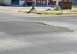 Se levantan losas de concreto en crucero vial de Cajeme