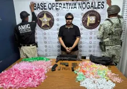 Aseguran armas, drogas y vehículo robado en Nogales; hay un detenido