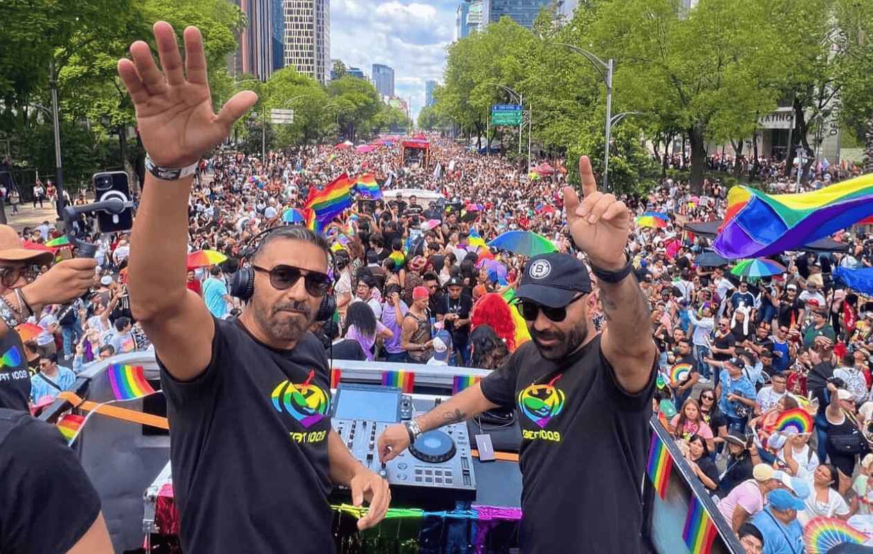 Marcha del Orgullo LGBTTTIQ+ 2025 en CDMX reúne a 800 mil personas