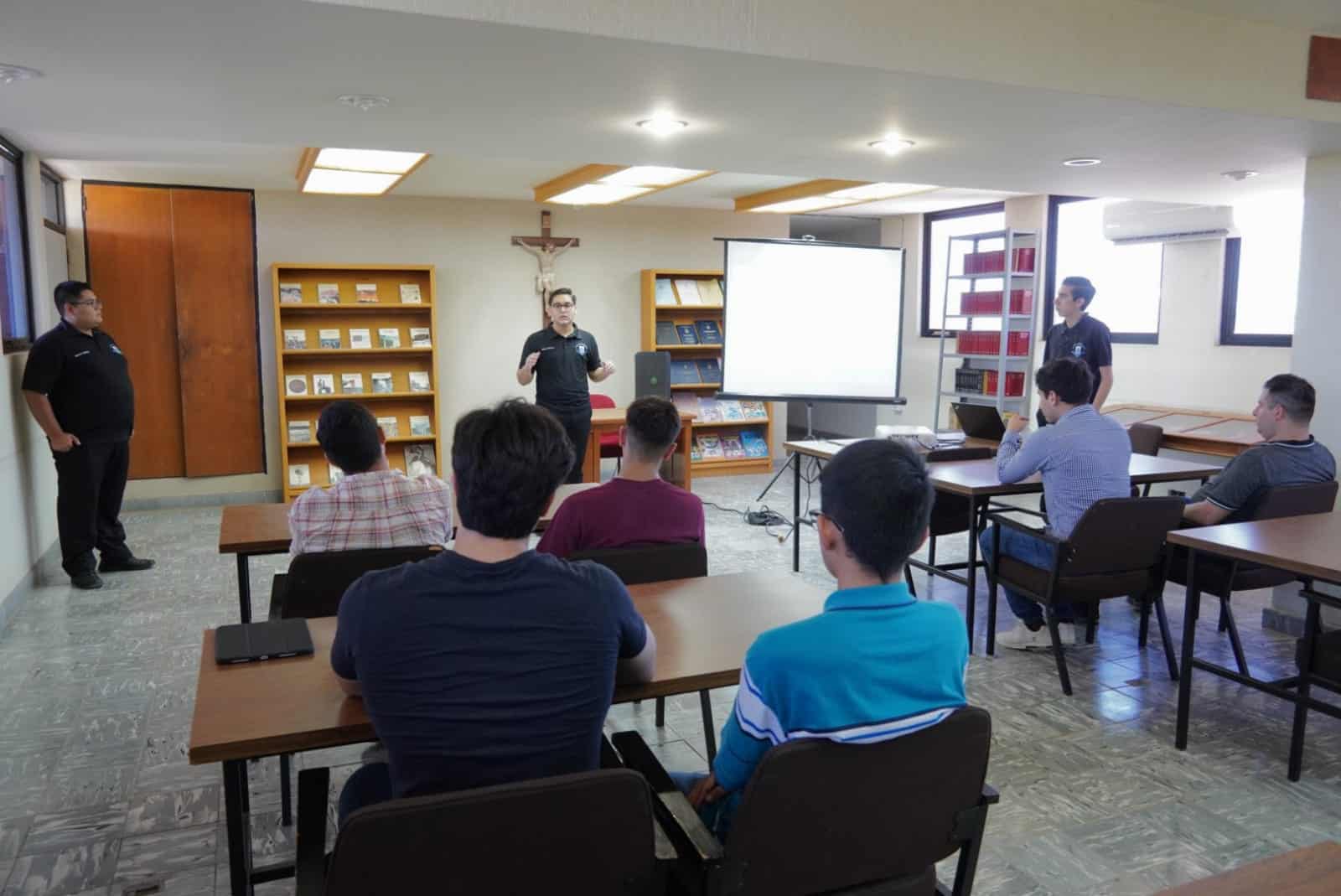 Participan jóvenes en Preseminario 2025