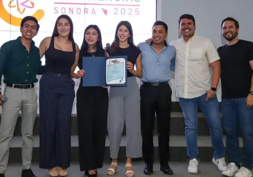 Alumnas de PrepaTec llevan proyecto contra la diabetes a Latinoamérica