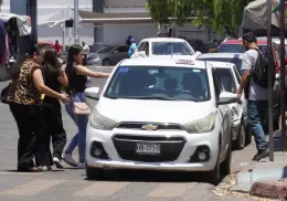 Taxis “pirata” con aire acondicionado en Obregón: una opción ante el calor extremo