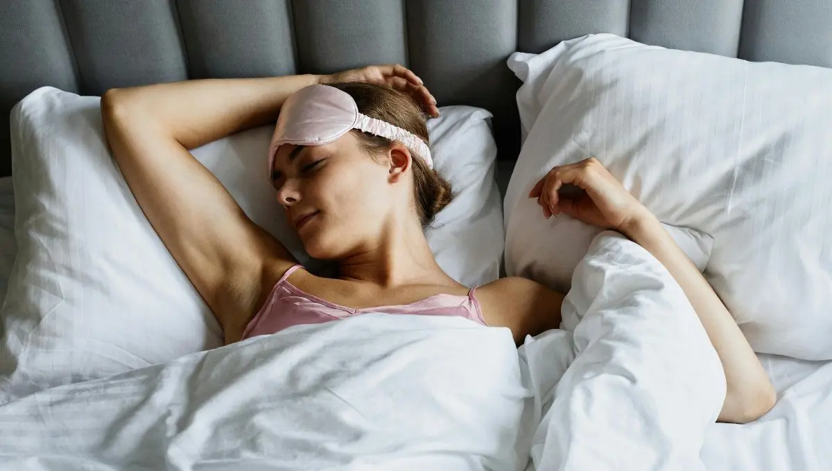 Descubre cómo dormir para no maltratar tu cabello / Pexels