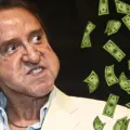 ¿De cuánto es la fortuna de Carlos Villagrán? El legendario actor que interpretó a Quico
