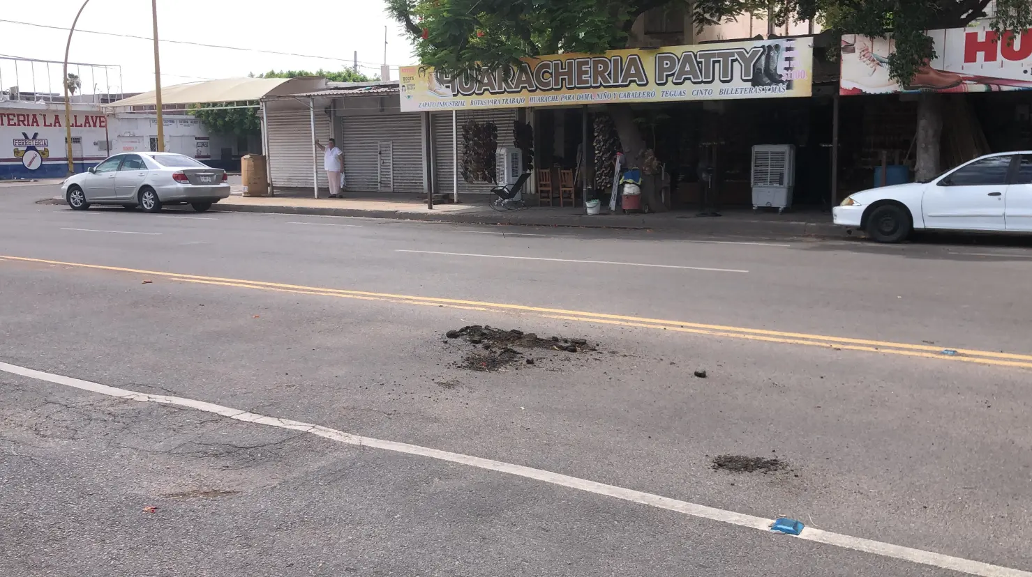 Esta calle rehabilitada de Cajeme presenta daños por lluvia y fuga de agua