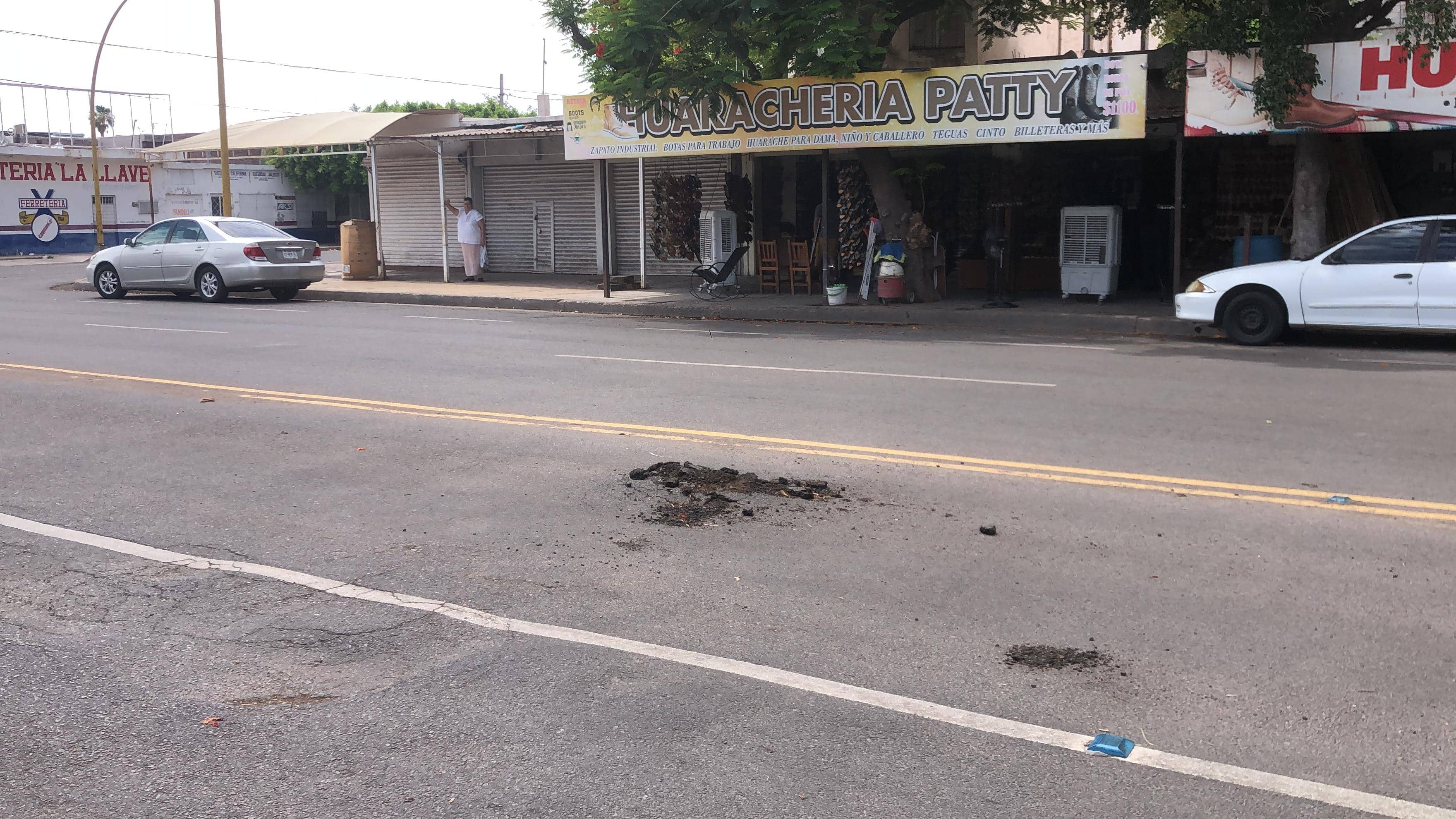 Esta calle rehabilitada de Cajeme presenta daños por lluvia y fuga de agua