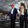 Trump inaugura prisión para migrantes en Florida rodeada de caimanes y pitones