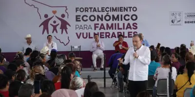 Gobernador Alfonso Durazo fortalece la economía de las familias vulnerables; entrega tarjetas en Cajeme