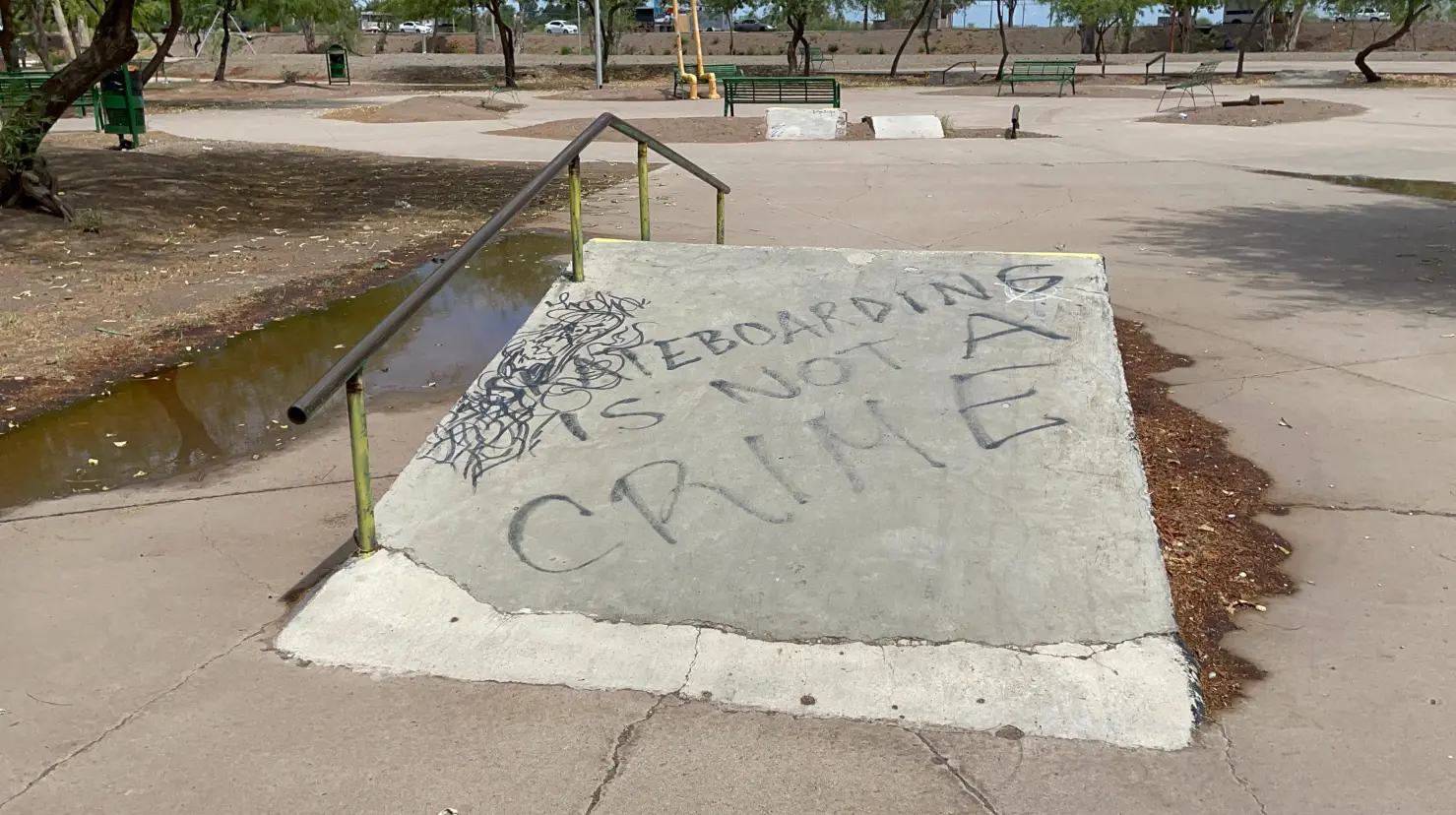 Vandalismo da mal aspecto a galería del arte en la Laguna de Náinari