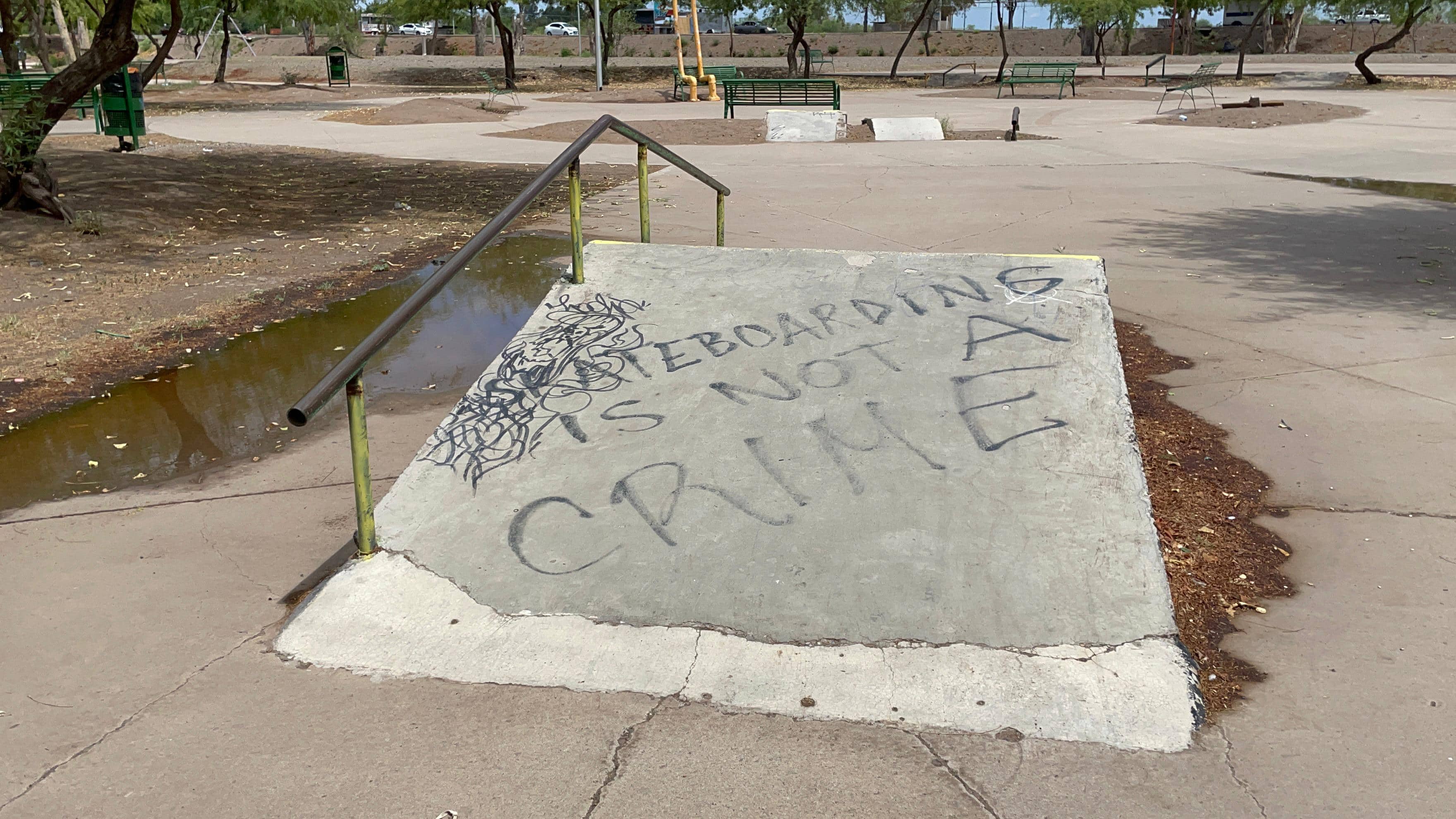 Vandalismo da mal aspecto a galería del arte en la Laguna de Náinari