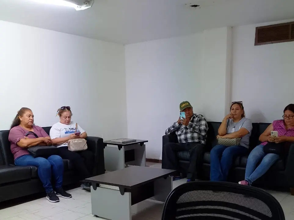 Exigen solución vecinos de MRG a Bienes y Concesiones