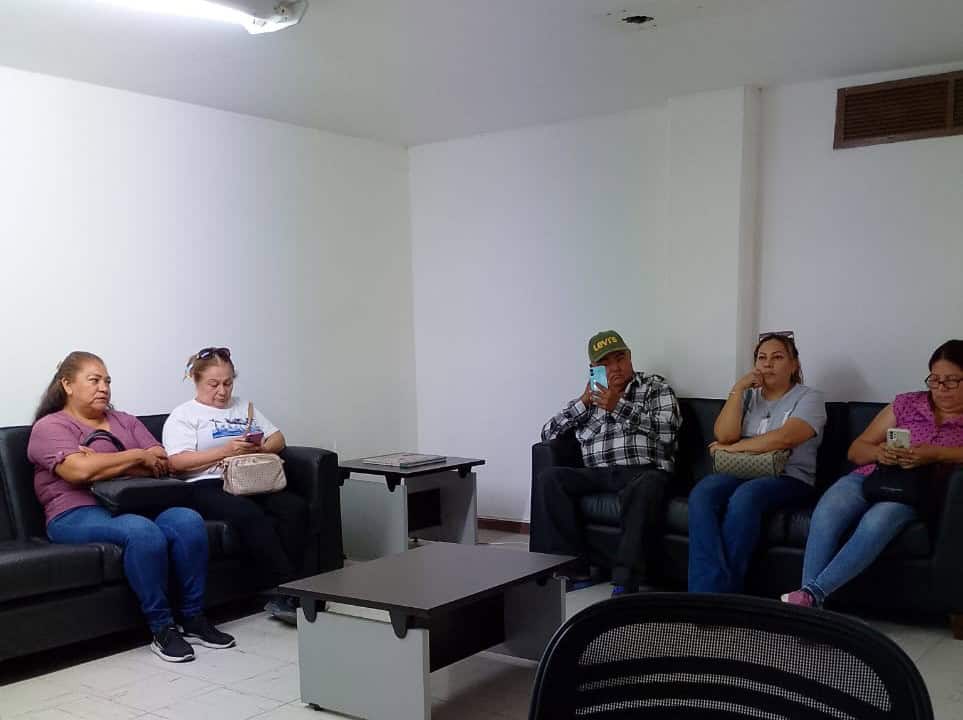 Exigen solución vecinos de MRG a Bienes y Concesiones