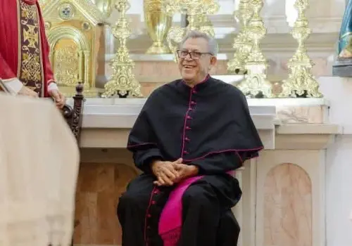 Asaltan a Monseñor Felipe González en Guaymas