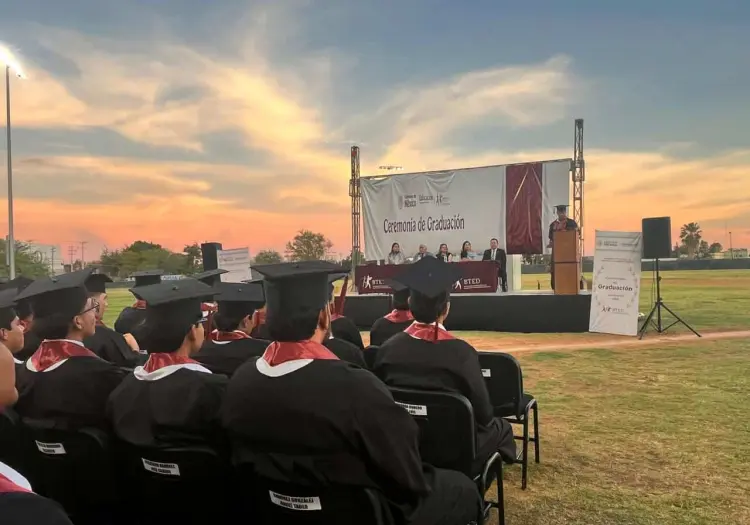 BTED Obregón egresa a su segunda generación: 46 alumnos concluyen su bachillerato en el TOG