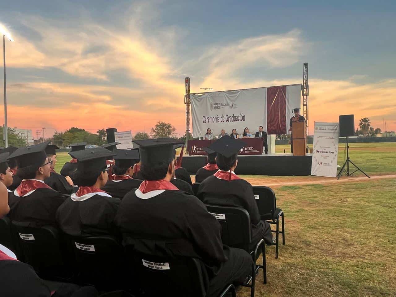 BTED Obregón egresa a su segunda generación: 46 alumnos concluyen su bachillerato en el TOG