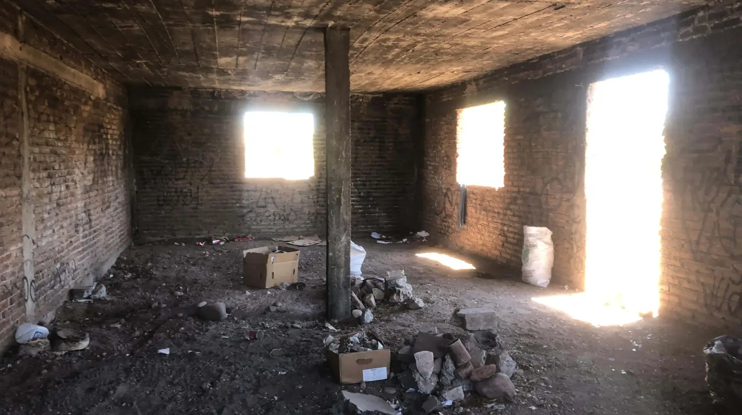 Vecinos de Esperanza piden que se clausure estructura abandonada cercana a escuela