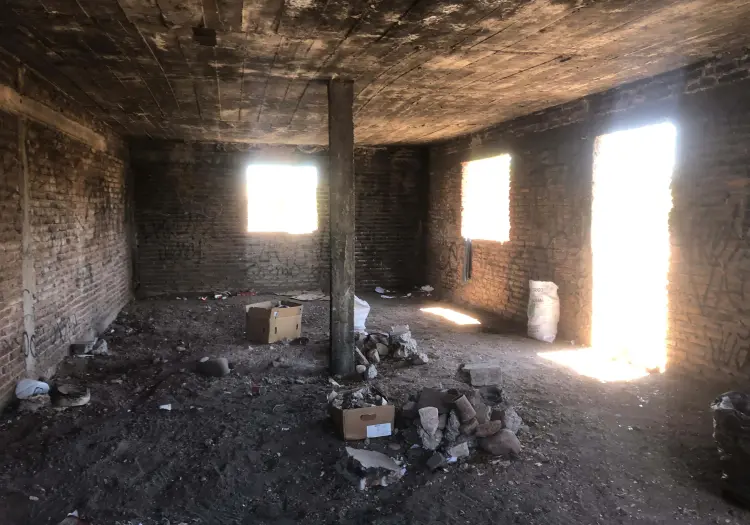 Vecinos de Esperanza piden que se clausure estructura abandonada cercana a escuela