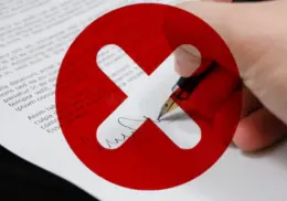 ¿Te quieren obligar a firmar tu renuncia? LFT explica que se debe hacer en estos casos