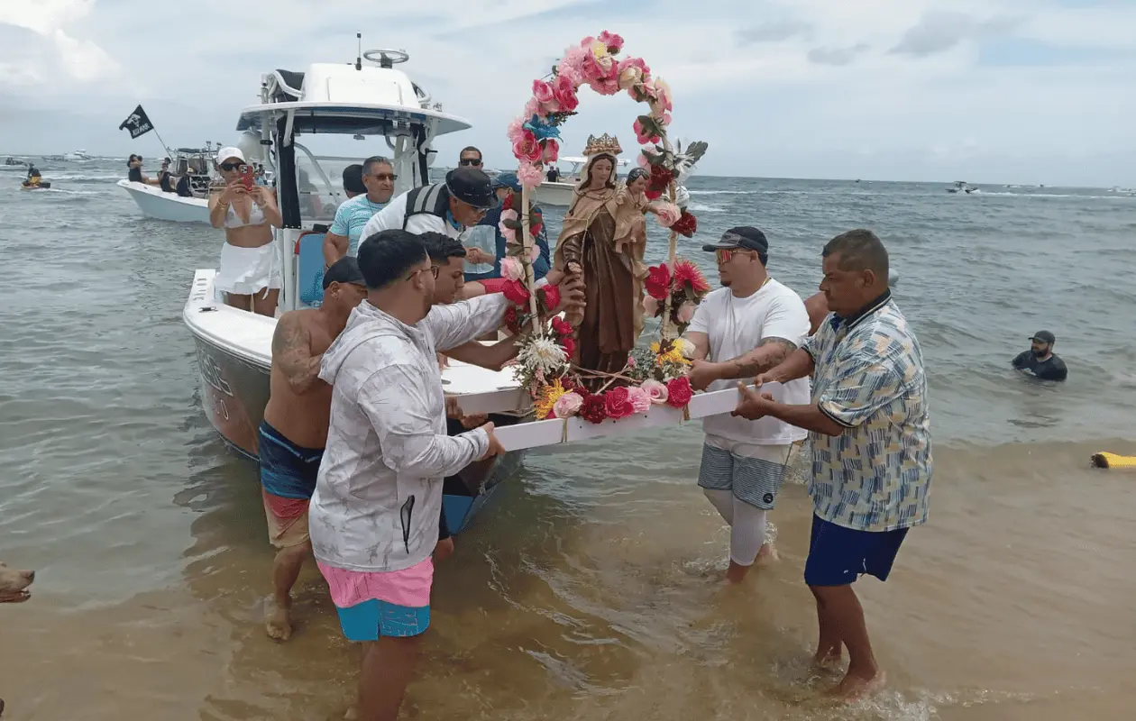 Las procesiones marítimas son una tradición el 16 de julio.