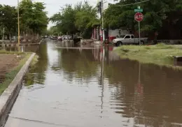 Lluvias inundan calles de la colonia Benito Juárez en Cajeme; iniciarán obras este año